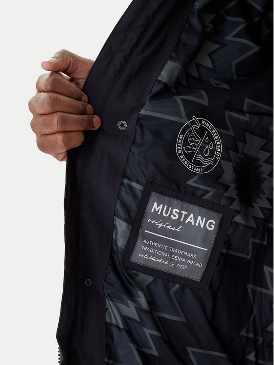 Mustang Mustang Télikabát Leroy 1016897 Fekete Regular Fit