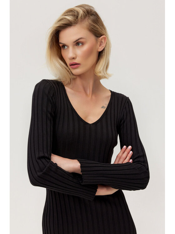 Lunedi Lunedi Sukienka codzienna prążkowana Czarny Regular Fit