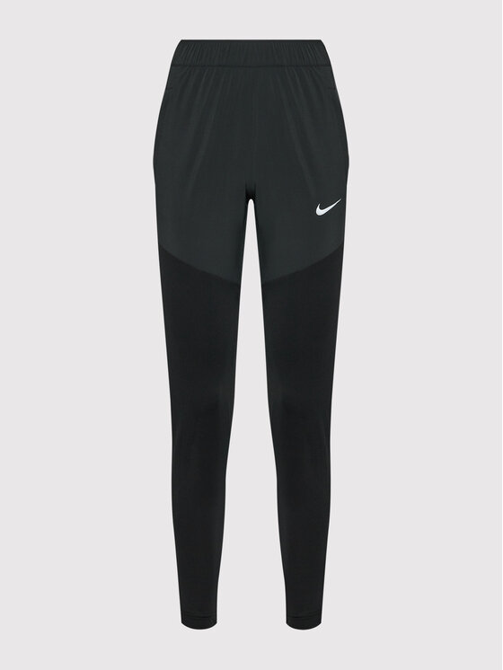 Nike Nike Pantaloni da tuta Essential DH6975 Nero Slim Fit