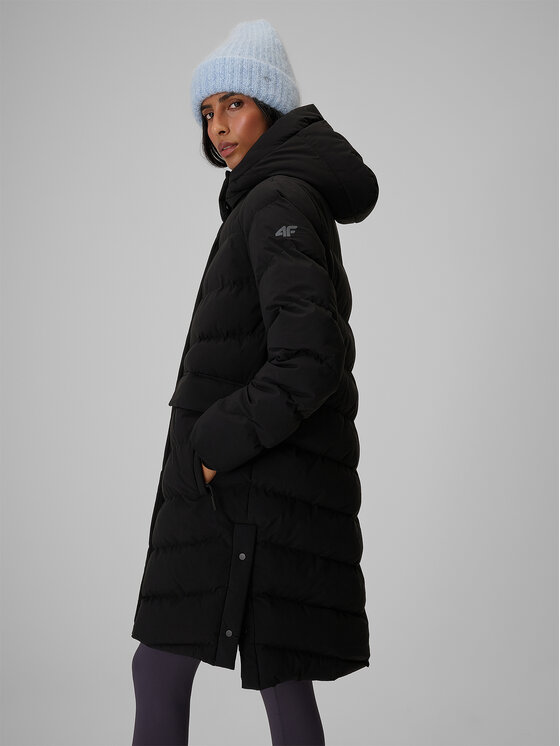 4F 4F Płaszcz zimowy CITY JACKETS Czarny Regular Fit