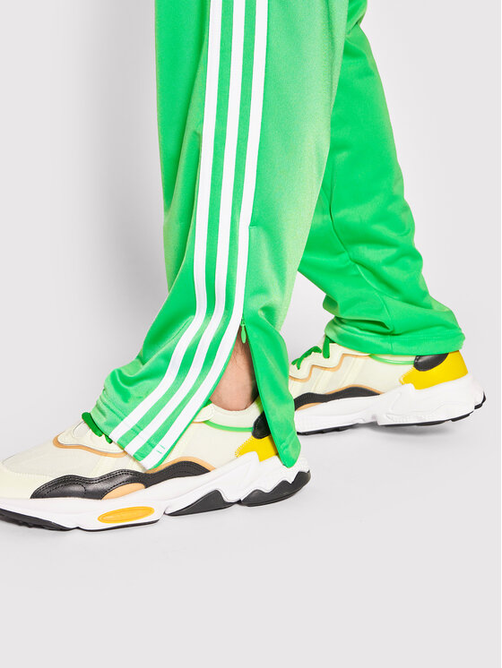 adidas Sportinės kelnės adicolor Classics Firebird H09032 Žalia Regular Fit  • Modivo.lt