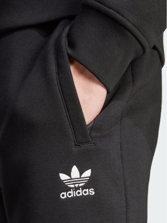 adidas adidas Spodnie dresowe Trefoil Essentials Czarny Slim Fit