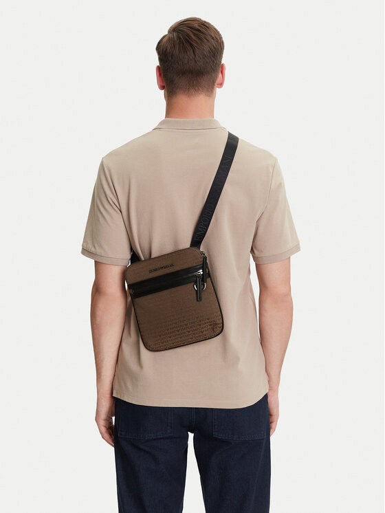 Emporio Armani Emporio Armani Плоска сумка EM001780 AF13823 U6195 Коричневий