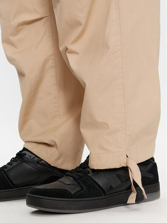 Calvin Klein Jeans Calvin Klein Jeans Spodnie cargo Essential Regular Cargo Pant J30J324692 Beżowy Regular Fit