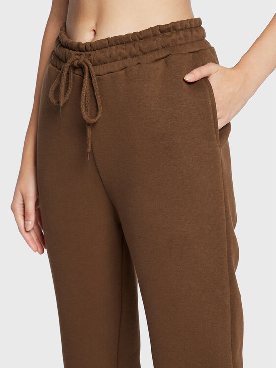 NA-KD NA-KD Долнище анцуг Move 1100-006317-1408-003 Кафяв Regular Fit