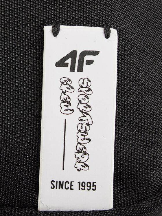 4F 4F Nerka ESSENTIAL 2 Czarny