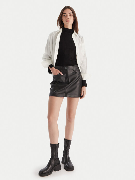 Calvin Klein Jeans Calvin Klein Jeans Пола от имитация на кожа LV044D622G Черен Regular Fit
