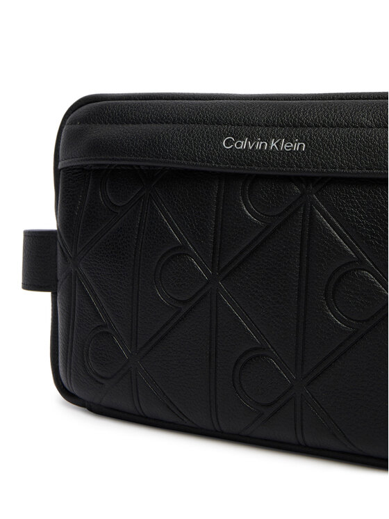 Calvin Klein Calvin Klein Τσαντάκι καλλυντικών Xl Emblem Aop Embo?Ss Dopp Kit LV04D1179G Μαύρο