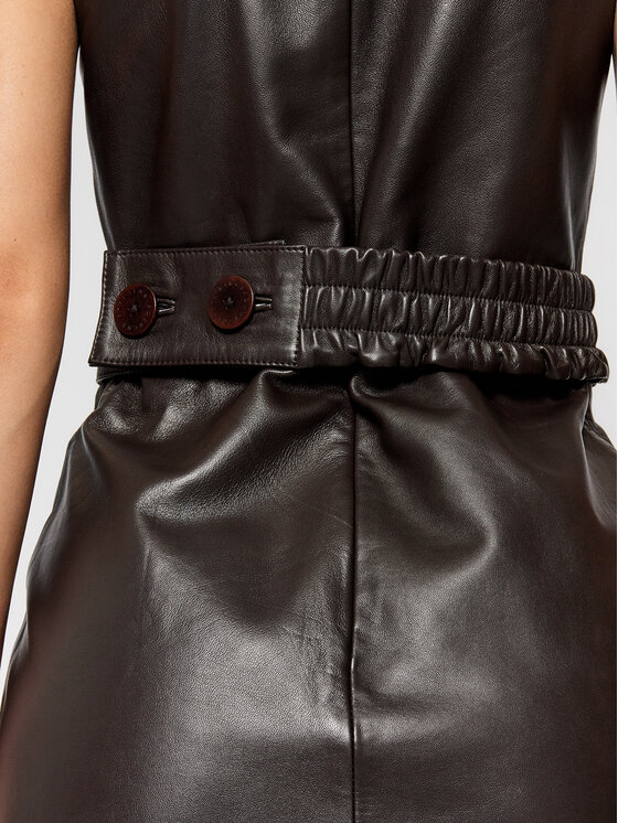 Remain Remain Kožené šaty Taya RM694 Hnědá Slim Fit