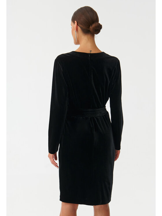 TATUUM TATUUM Sukienka dzianinowa VELVI Czarny Fitted Fit