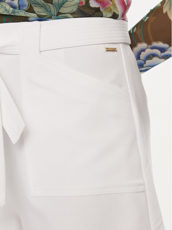 Guess Guess Pantaloncini di tessuto Valentina W2GD52 WG6X2 Bianco Relaxed Fit