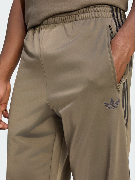 adidas adidas Spodnie materiałowe 159128 Brązowy Regular Fit