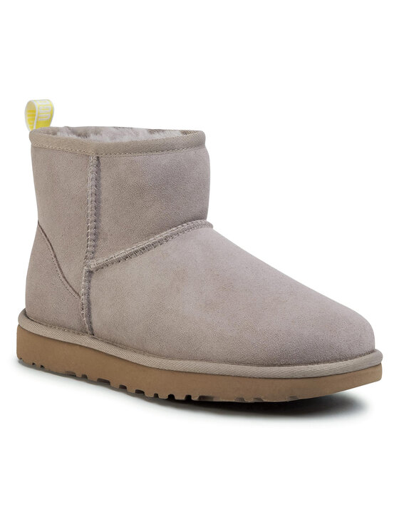 ugg mini classic graphic logo