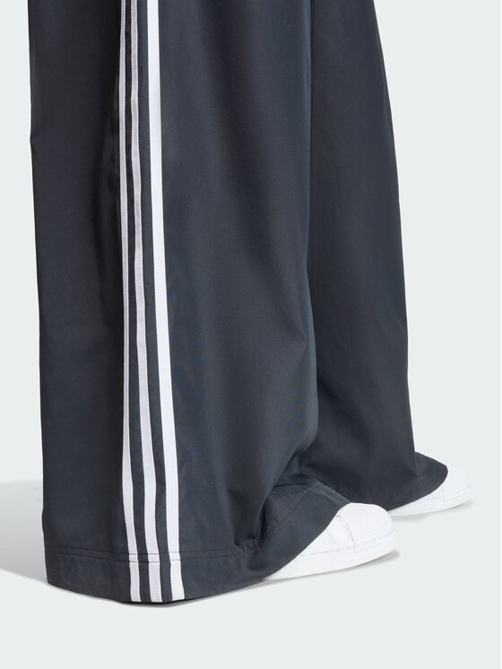 adidas adidas Spodnie dresowe 159106 Czarny Regular Fit