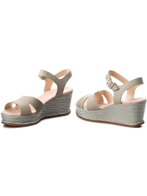 Akilah eden clarks top