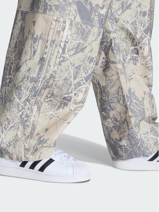 adidas adidas Spodnie cargo 161996 Beżowy ciemny Loose Fit