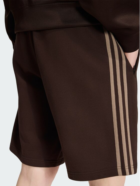 adidas adidas Szorty materiałowe 159264 Brązowy ciemny Regular Fit