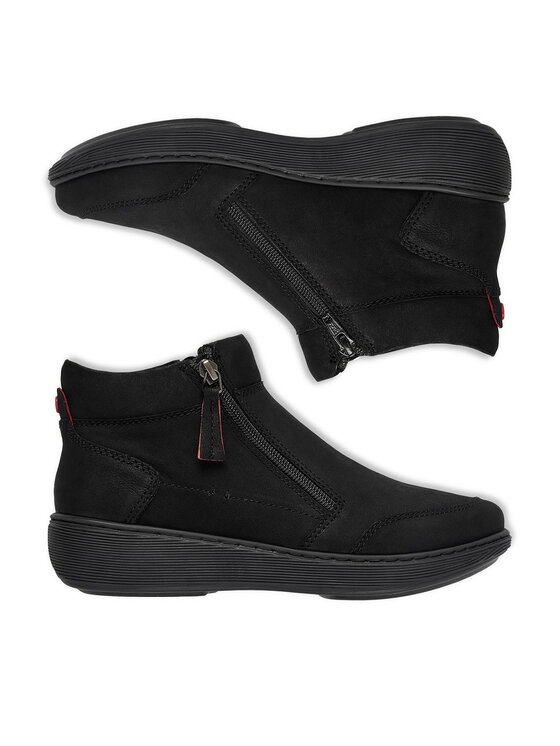 Para butów widziana z boku, oba buty równolegle w kadrze.