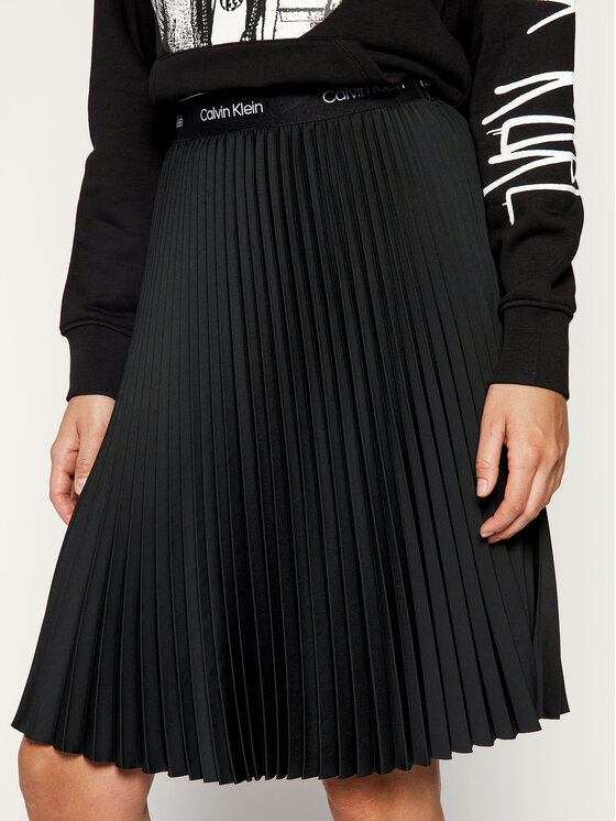 Calvin Klein Jupe plissée Sunray Pleat Midi K20K201779 Noir Regular Fit |  Modivo.fr