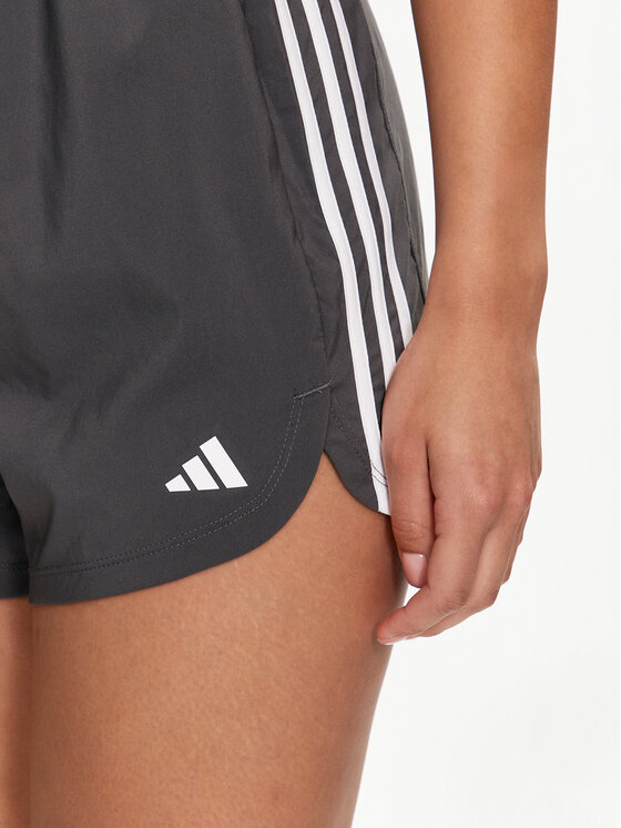 adidas adidas Pantaloni scurți sport Pacer Training 3-Stripes IS2173 Gri Regular Fit