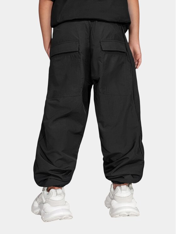 MADE BY SOCIETY MADE BY SOCIETY Spodnie materiałowe QUTE - P37779 Czarny Basic Fit