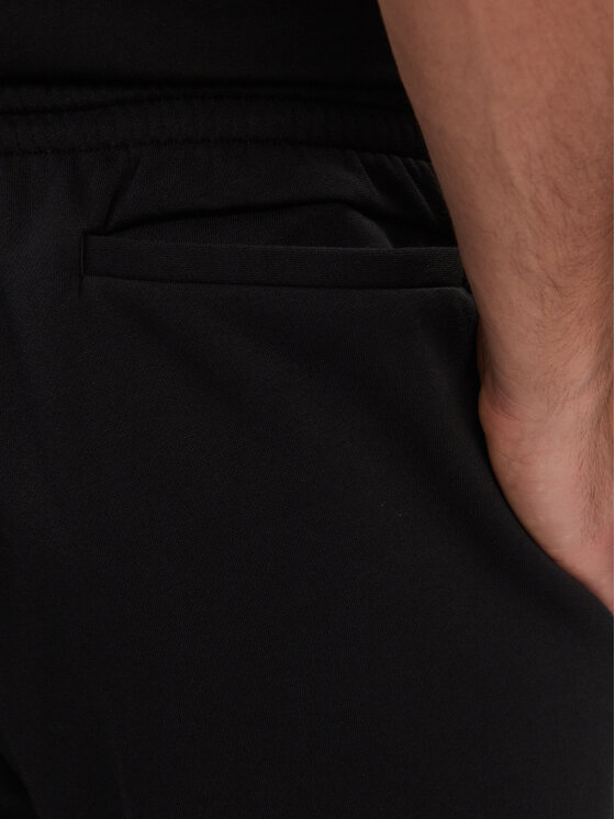 adidas adidas Melegítő alsó Essentials Fleece Regular Tapered Joggers HL2236 Fekete Regular Fit