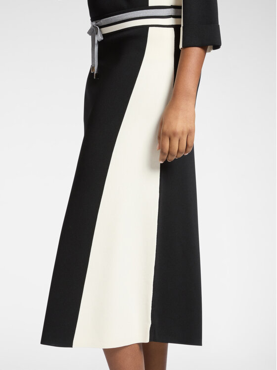 Elena Mirò Elena Mirò Gonna midi 1626Z000060N0B3 Nero Regular Fit