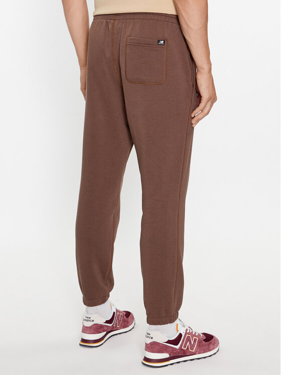 New Balance New Balance Долнище анцуг NB Essentials Sweatpant MP33509 Кафяв Regular Fit