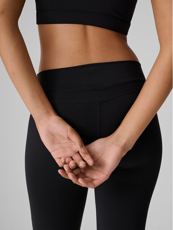4F 4F Legginsy ESSENTIAL Czarny Slim Fit