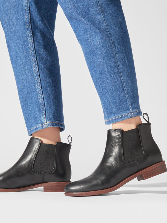 Clarks taylor sales shine