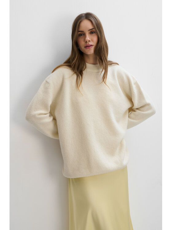 Fobya Fobya Sweter F2115 Kremowy Basic Fit