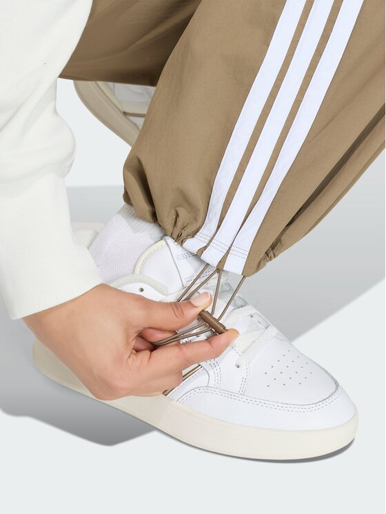 adidas adidas Spodnie dresowe 165620 Beżowy Loose Fit
