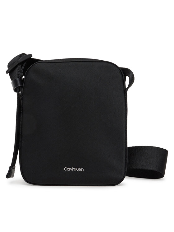 Calvin Klein Calvin Klein Taška cez rameno Ck Ease Reporter S K50K512886 Čierna