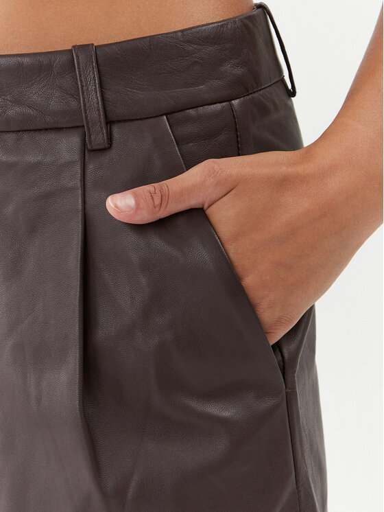 Gestuz Gestuz Кожени шорти 10908177 Кафяв Slim Fit