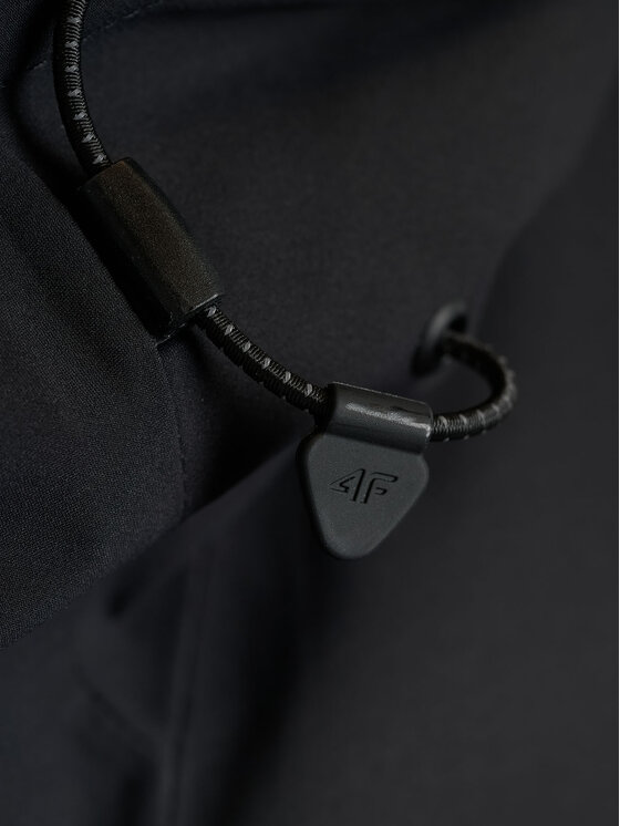 4F 4F Płaszcz zimowy URBAN COMMUTER Czarny Regular Fit