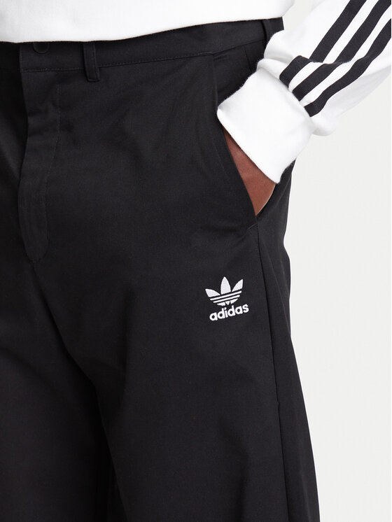 adidas adidas Spodnie materiałowe Trefoil Essentials JD2442 Czarny Regular Fit