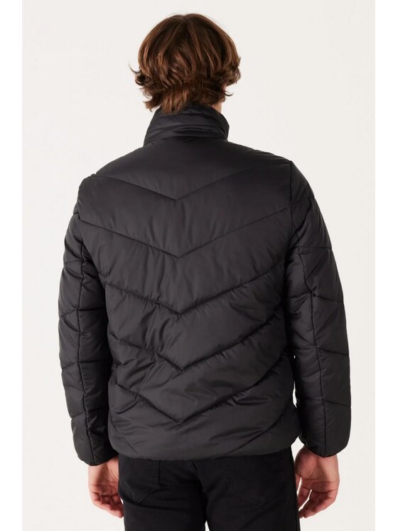 Wrangler Wrangler Kurtka puchowa Wrangler Puffer Jacket Czarny Regular Fit