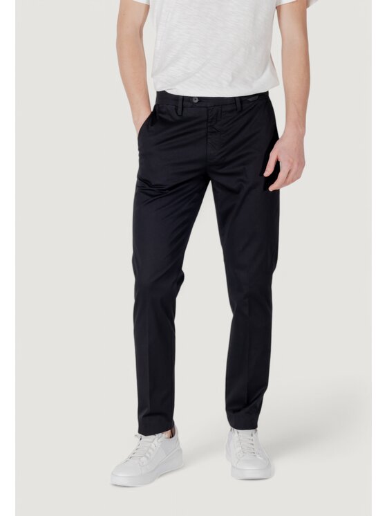 Antony Morato Antony Morato Pantaloni chino MARK SLIM FIT WITH LOGOED RUBBER FLAG Nero Slim Fit