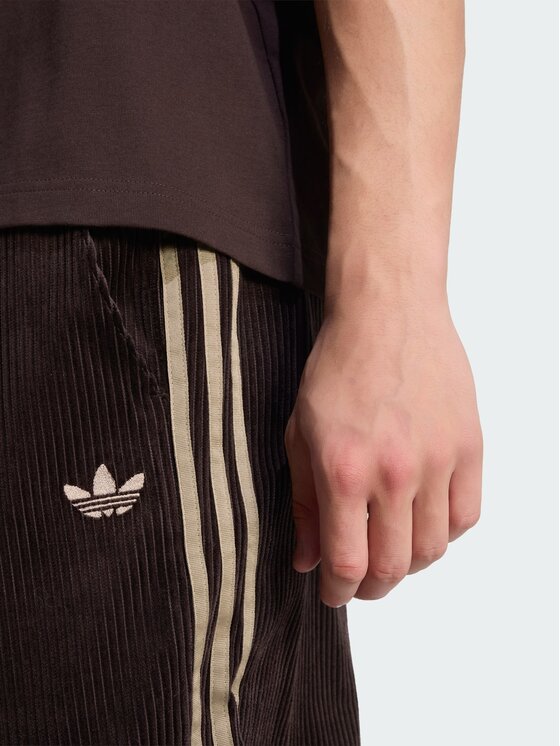 adidas adidas Spodnie materiałowe 169004 Brązowy Loose Fit