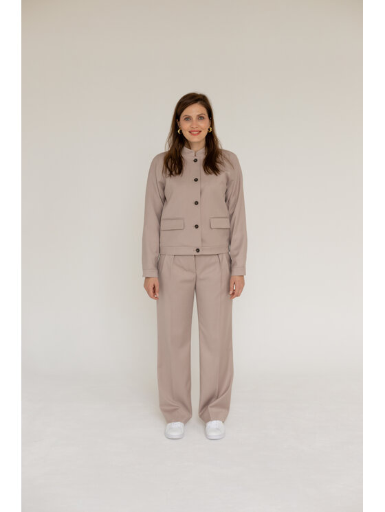 Entelier Entelier Spodnie garniturowe Enzo proste z zaszewkami Beżowy Modern Relaxed Fit