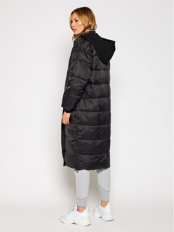 Guess Guess Zimska jakna Rebecca W0BL0B WDAY0 Črna Regular Fit
