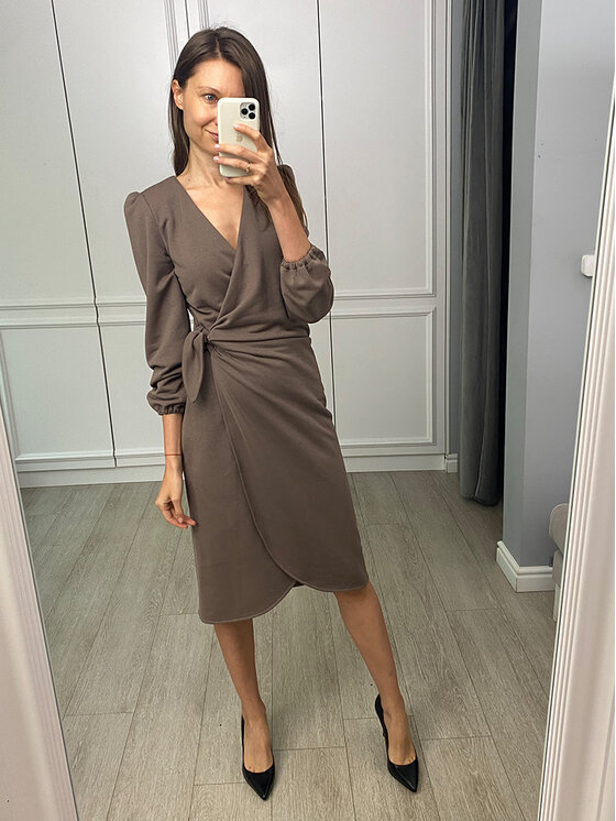 Manifiq&Co. manifiq_co_ Sukienka Patrycja Brązowy Classic Fit