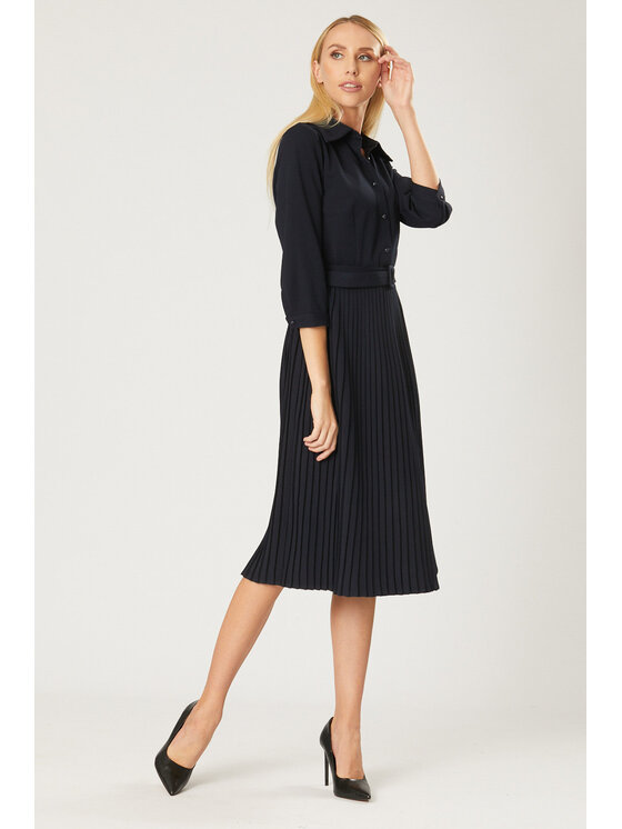 QUIOSQUE QUIOSQUE Každodenné šaty SCUPLEAT DRESS Tmavomodrá Regular Fit