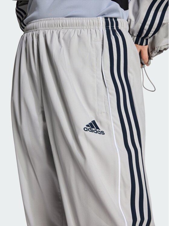 adidas adidas Spodnie materiałowe 152583 Szary Loose Fit