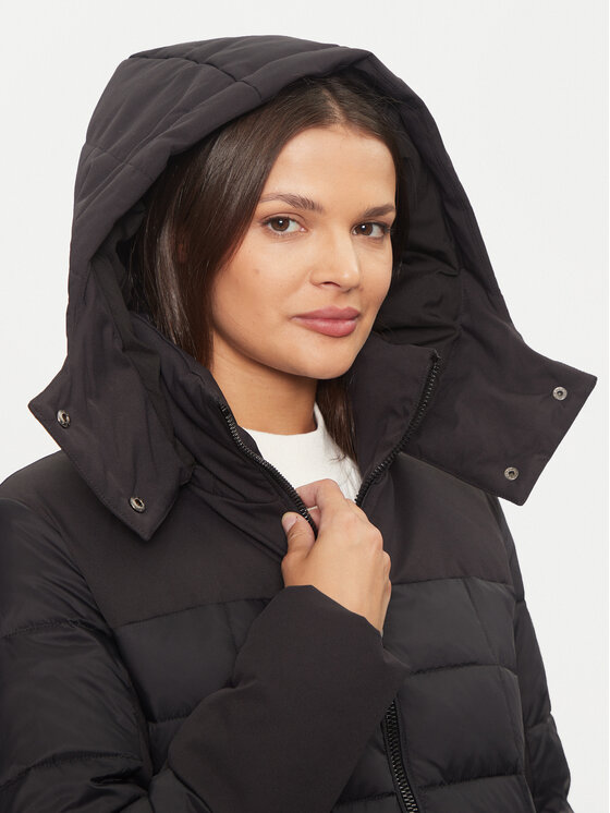 Guess Guess Пухено яке Carolyn W4BL0D WG0V0 Черен Regular Fit