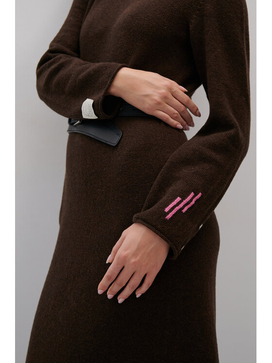 Fobya Fobya Sukienka dzianinowa F2056 Brązowy Basic Fit