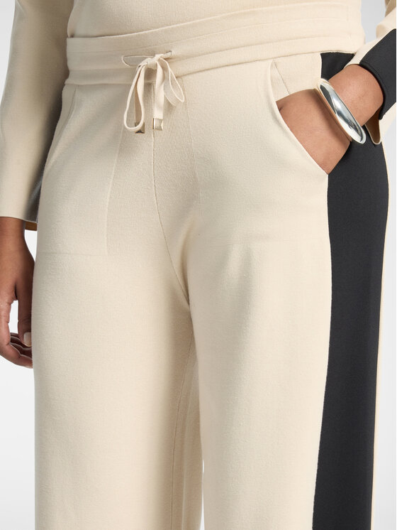 Elena Mirò Elena Mirò Pantaloni di tessuto P6041000004N002 Crema Flare Fit