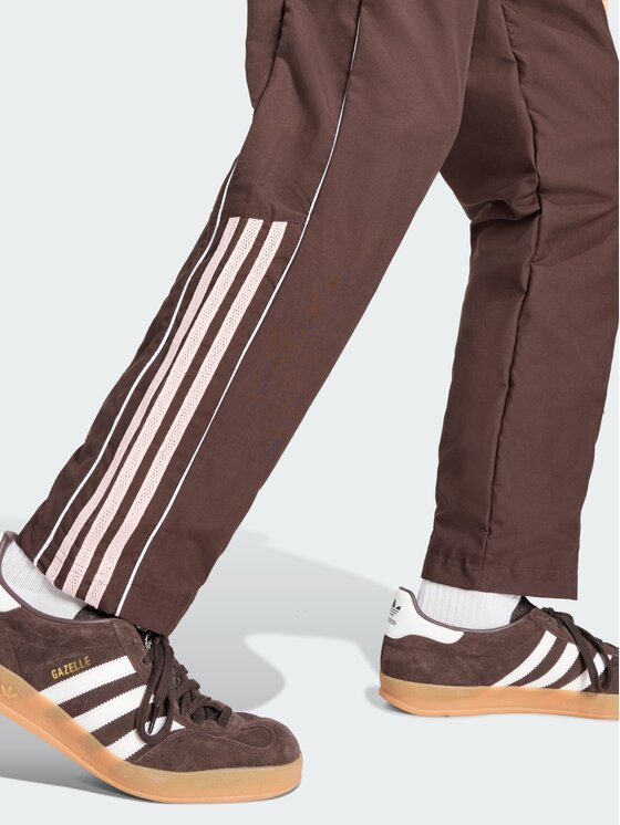 adidas adidas Spodnie dresowe HALF STRIPES Brązowy Regular Fit