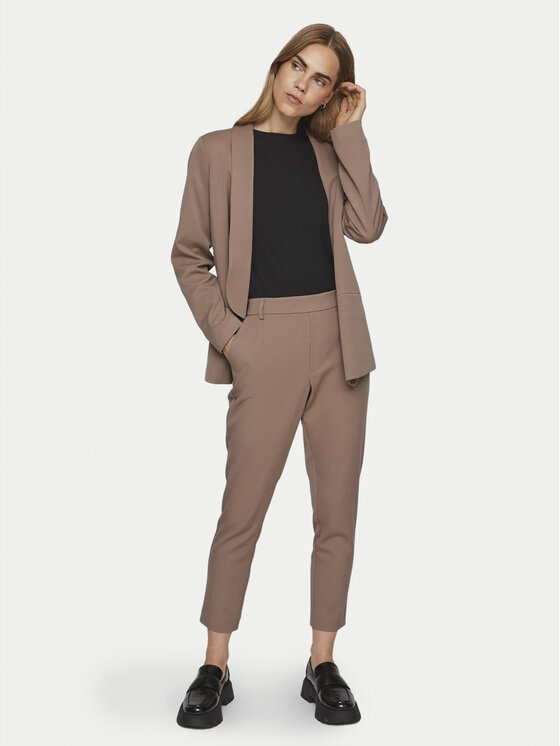 Vila Vila Chino hlače Varone 14087406 Rjava Slim Fit