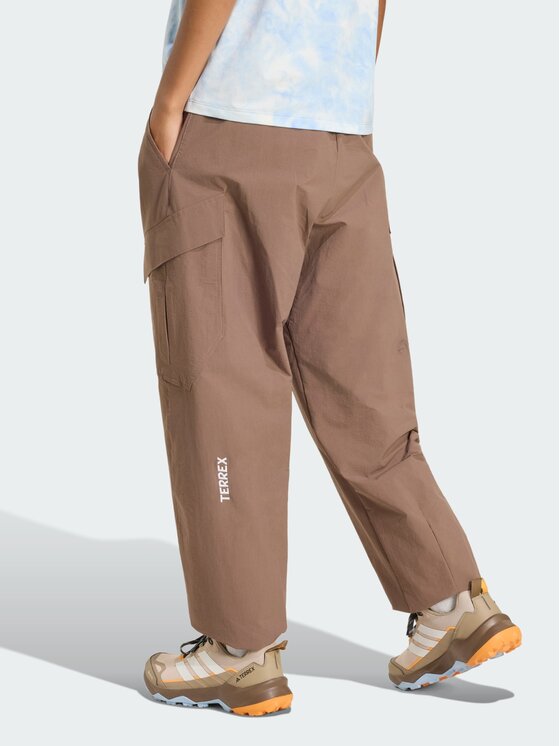 adidas adidas Spodnie outdoor 163069 Brązowy Loose Fit